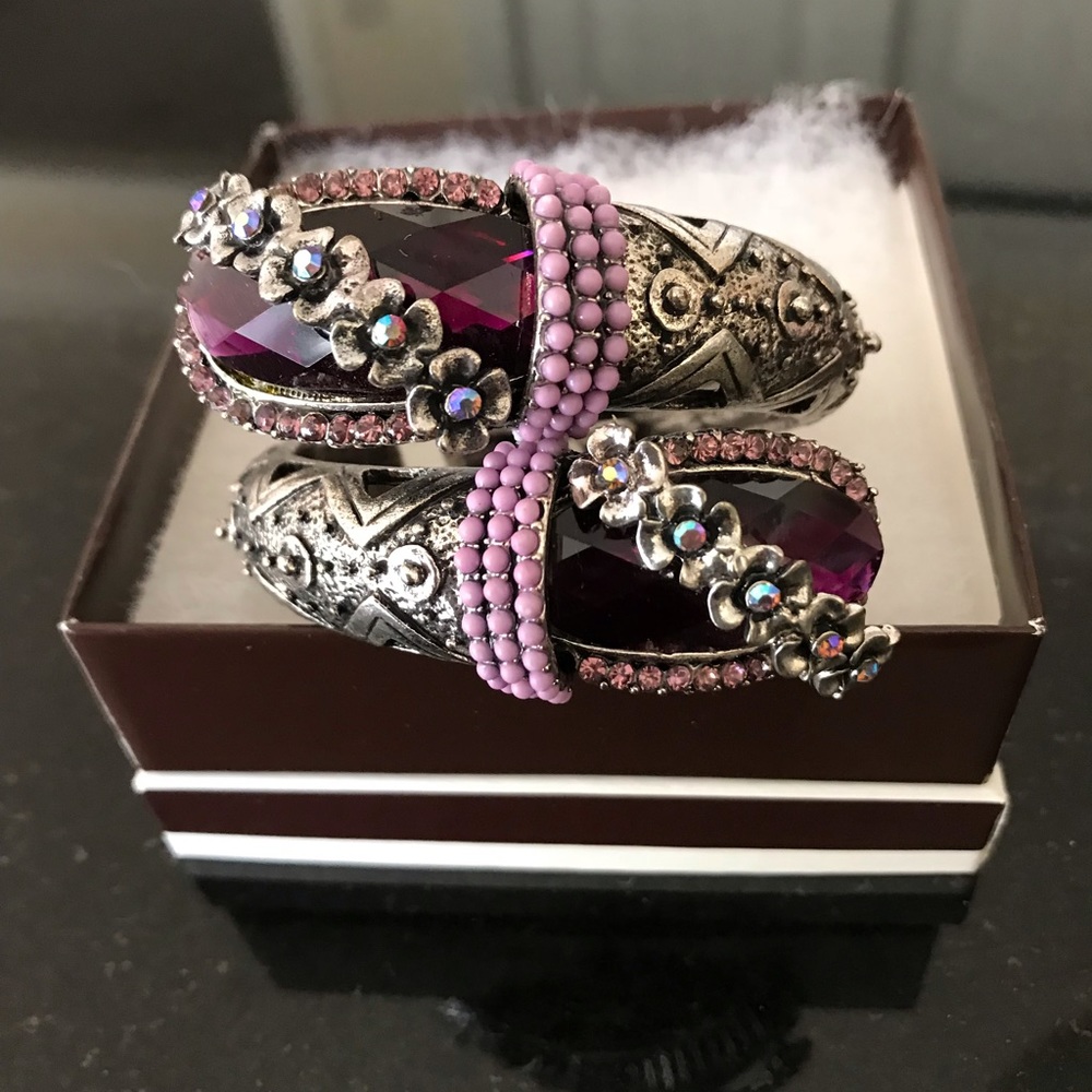 Vintage Style NWT faux gemstone 💎 bracelet